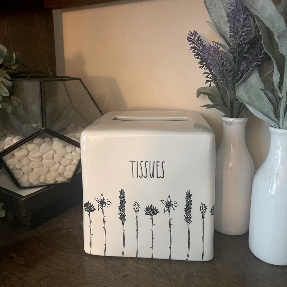 Rae Dunn Tissue Holder